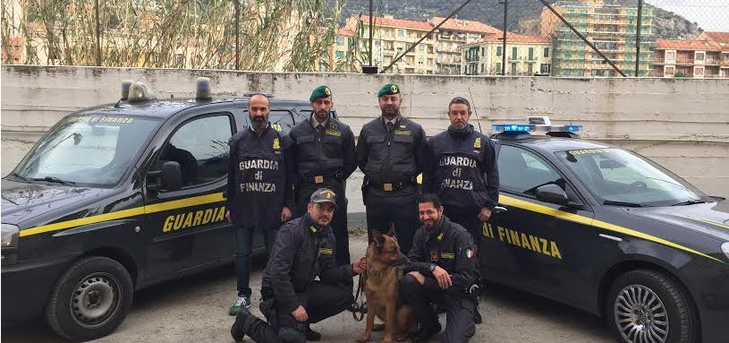 DROGA: SEQUESTRATI 8 KG DI HASCISC ALLA FRONTIERA DI VENTIMIGLIA/ 3 ARRESTI