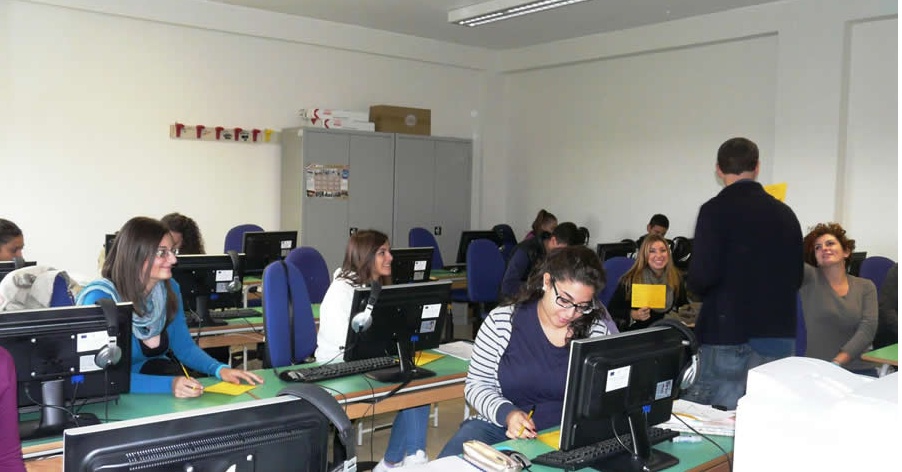 Taggia: manca una classe e niente lavori al primo piano: studenti del Colombo e dell’Alberghiero a casa per protesta