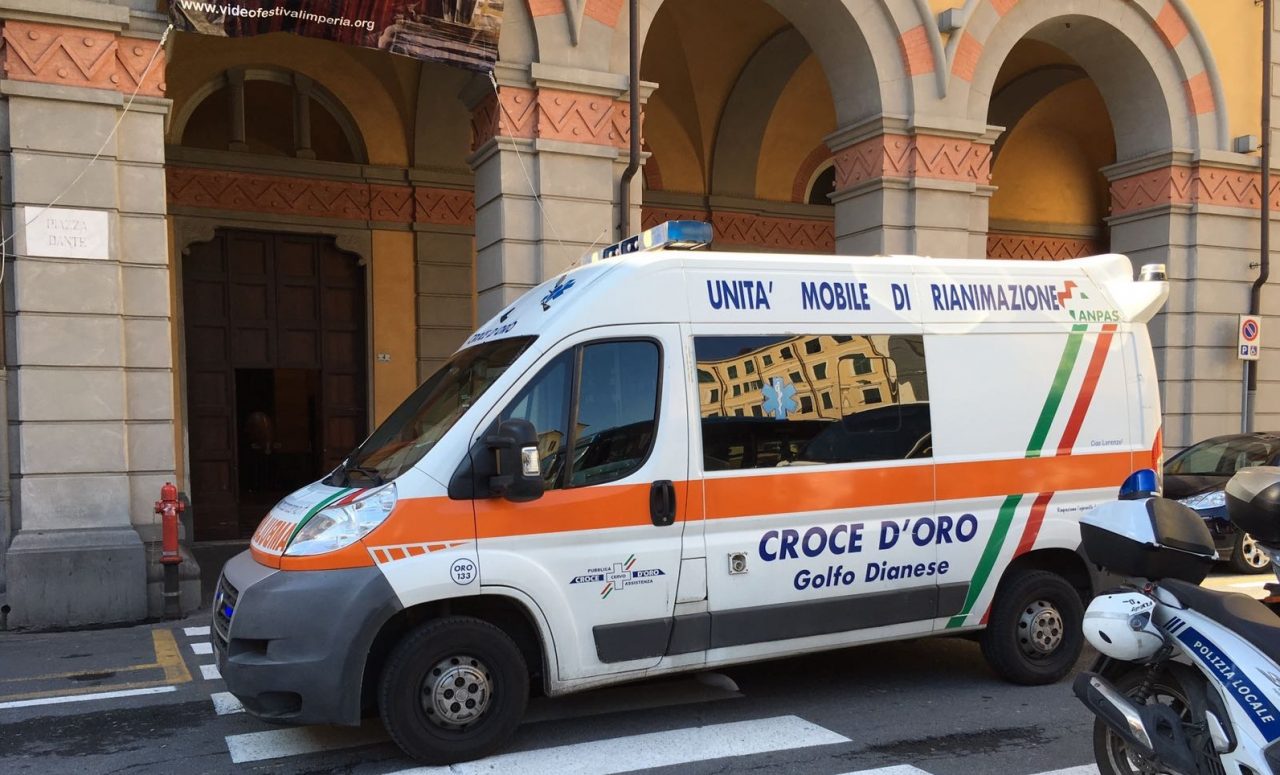 Tamponamento tra 3 auto a San Lorenzo al mare: 4 feriti lievi