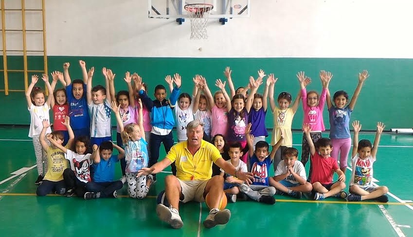 Torneo di minibasket interclassi alla scuola del Borgo di Sanremo