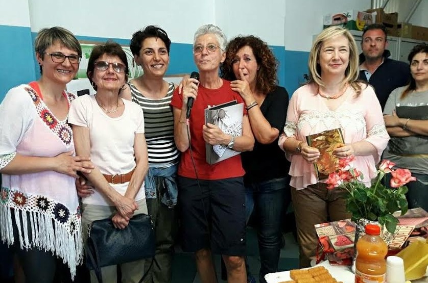 ULTIMO GIORNO DI SCUOLA ANCHE PER LA PROF. GIOVANNELLI A ROVERINO. FESTA A SORPRESA PER IL PENSIONAMENTO
