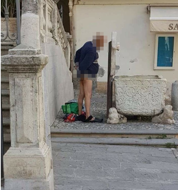 UN BIDET “EN PLEIN AIR” A SANREMO/ LA CARTOLINA TURISTICA DALLA CITTA’ DEI FIORI
