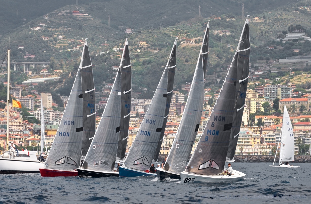 Domenica festa per i 50 anni della Scuola di Vela del Club del Mare di  Diano Marina