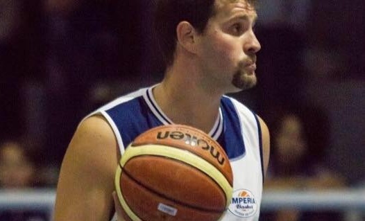 VELENI DOPO IL DERBY DI BASKET – Pasticcio dell’allenatore dell’Imperia, che costringe il suo Presidente a chiedere scusa a Sanremo
