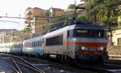 VENTIMIGLIA: ALBERO SU FERROVIARIA, CIRCOLAZIONE RIATTIVATA A SENSO UNICO ALTERNATO