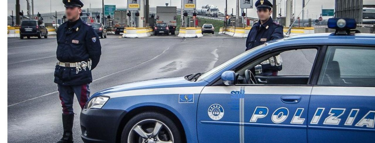 VENTIMIGLIA: DI NUOVO MIGRANTI IN AUTOSTRADA E STAVOLTA INTERVIENE LA “SAFETY CAR” DELLA POLIZIA