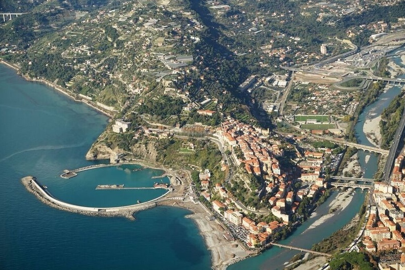 VENTIMIGLIA: MANNINI GROUP TRASCINA CALA DEL FORTE E COMUNE DI FRONTE AL TAR-RICORSO CONTRO DELIBERA 217