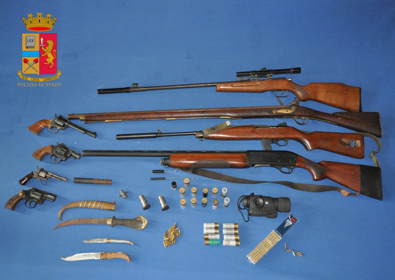 VENTIMIGLIA: MINACCIA DI MORTE IL SUOCERO E LA POLIZIA GLI TROVA IN CASA UN ARSENALE/ ARRESTATO