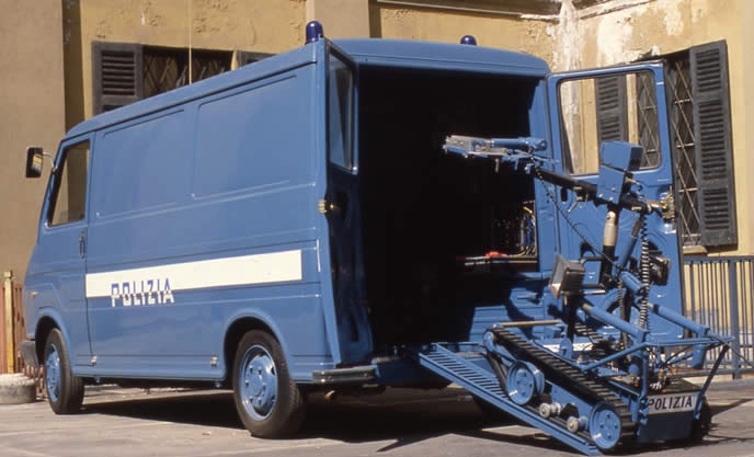 VENTIMIGLIA: POLIZIA FA BRILLARE BORSONE SOSPETTO SUL LUNGO ROJA: CONTENEVA UNA PIANOLA