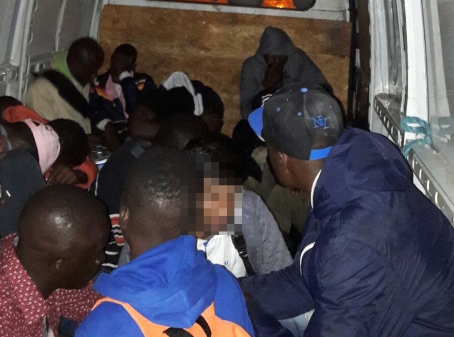 VENTIMIGLIA. RECORD DI MIGRANTI NEL FURGONE: 41 AFRICANI FERMATI ALLA BARRIERA DELL’A10/ UN ARRESTO