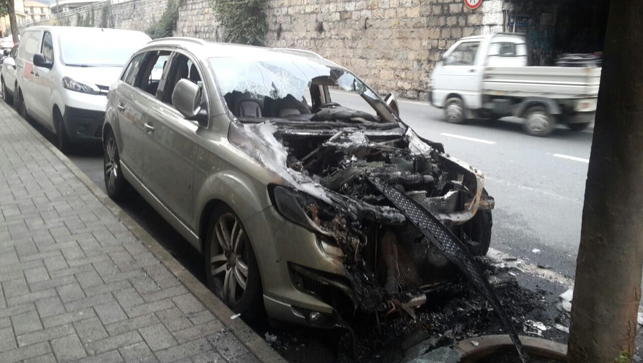 VENTIMIGLIA: SVENTRATA DAL FUOCO UN’AUDI Q7: ROGO DI PROBABILE ORIGINE DOLOSA/ FOTO