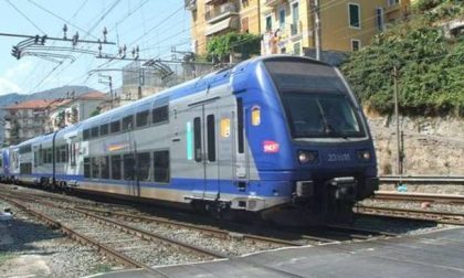 VENTIMIGLIA: TRAFFICO FERROVIARIO BLOCCATO PER LA FRANCIA A CAUSA DI UN ALBERO SULLA FERROVIA