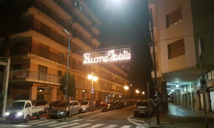 Vallecrosia: luminarie ancora accese a 10 giorni dalla fine delle festività, l'attacco di Perri-Russo al Comune
