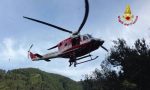 Sospetto trauma alla schiena per il parapendista caduto, sul posto l'elicottero