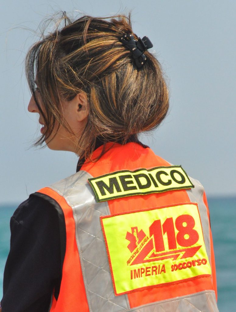 Uomo trovato morto ai Balzi Rossi di Ventimiglia, forse è caduto sugli scogli