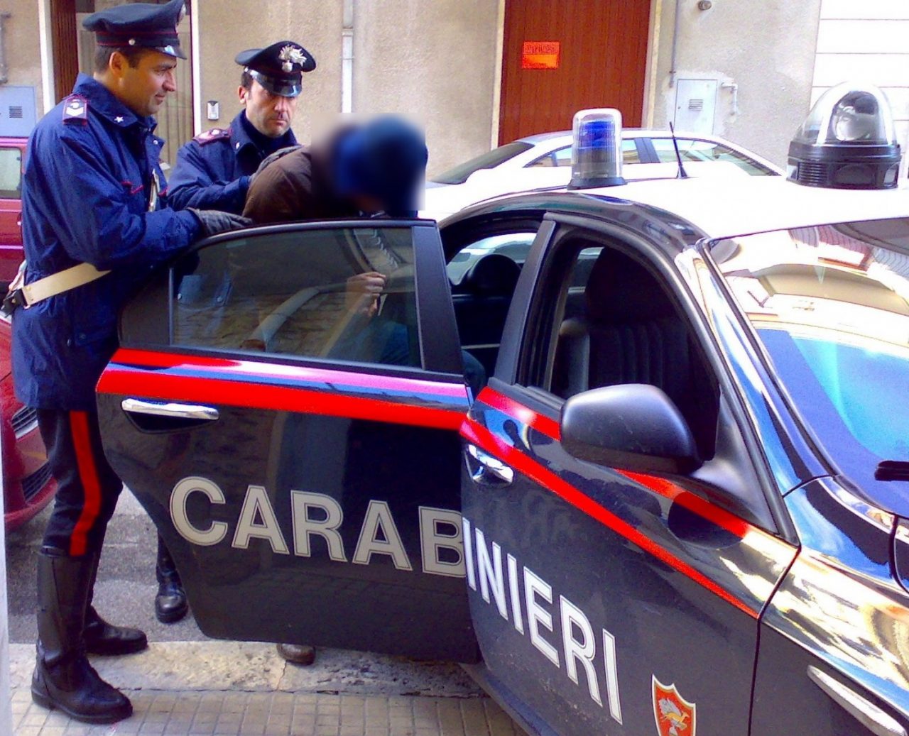RAPINATORE 35ENNE  SOSPETTATO DI ASSALTO A PORTAVALORI ARRESTATO A RIVA LIGURE