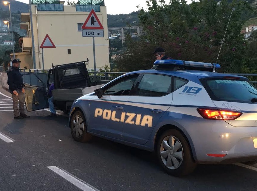 Motocarro “pirata” investe pedone a Sanremo – Fermato dalla polizia l’uomo al volante