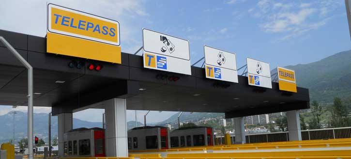 Il nuovo Telepass per pagare bollo, benzina e multe. La rivoluzione annunciata da Autostrade