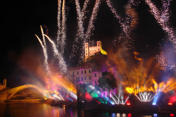 Stasera i fuochi d’artificio a Dolceacqua, attenzione alla chiusura della provinciale