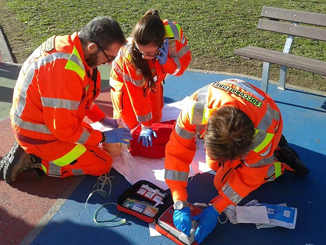 Uomo colto da infarto sulla via del santuario a Montalto ligure