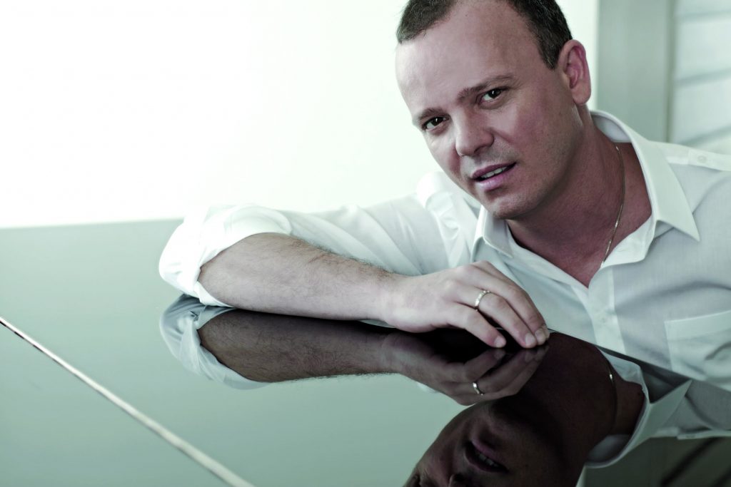 Gigi D’Alessio in tour: una tappa anche all’Ariston