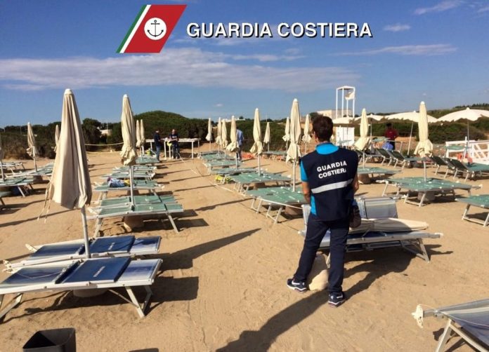 Ombrelloni abusivi sulla spiaggia: blitz ad Arma di vigili e guardia costiera