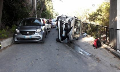 Auto ribaltata a Capo Nero: agenti fermi sul posto per problemi di "giurisdizione"