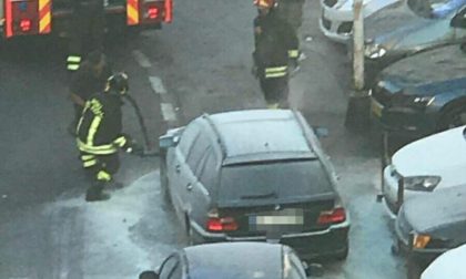 Auto in fiamme in via Galilei, intervengono i Vigili del Fuoco