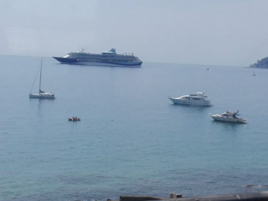 Un “gigante” da 2000 passeggeri nelle acque di Sanremo: la TUI Discovery 2