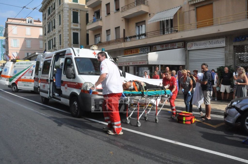 Incidente corso Matuzia Sanremo tre pedoni investiti da auto_04