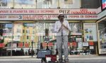 Flash Mob del clarinettista Fusi, davanti all'Ariston: "Mi multino se pensano di aver ragione"/ Video