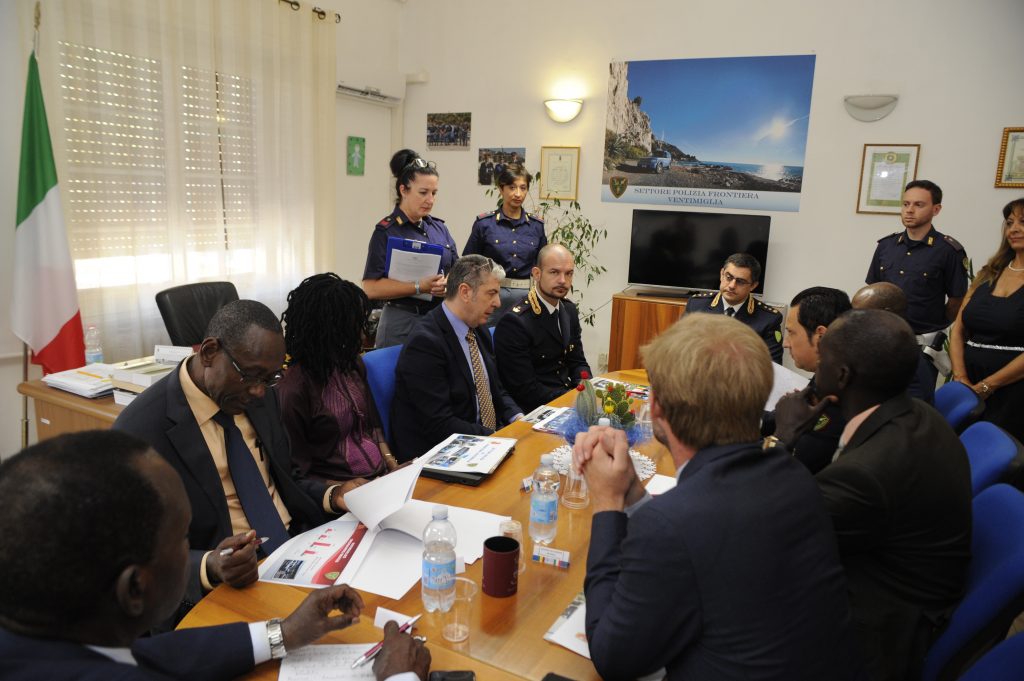 Delegazione Senegal visita polizia frontiera Ventimiglia
