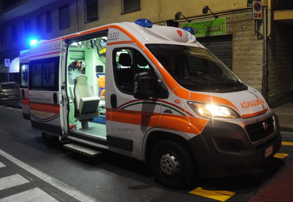 Ambulanza notturna generica 118