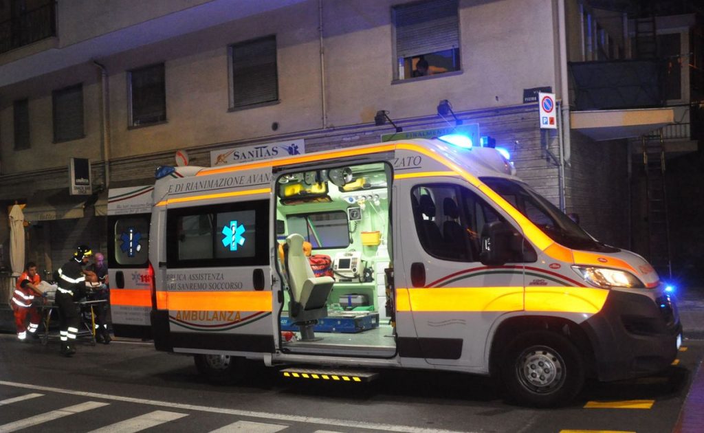 Ambulanza notturna generica 118_02