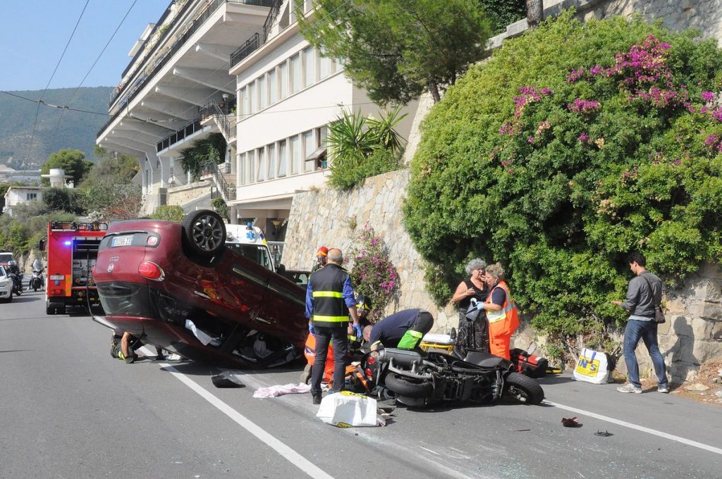 Aurelia auto cappottata incidente ospedaletti 27 settembre 2017_07