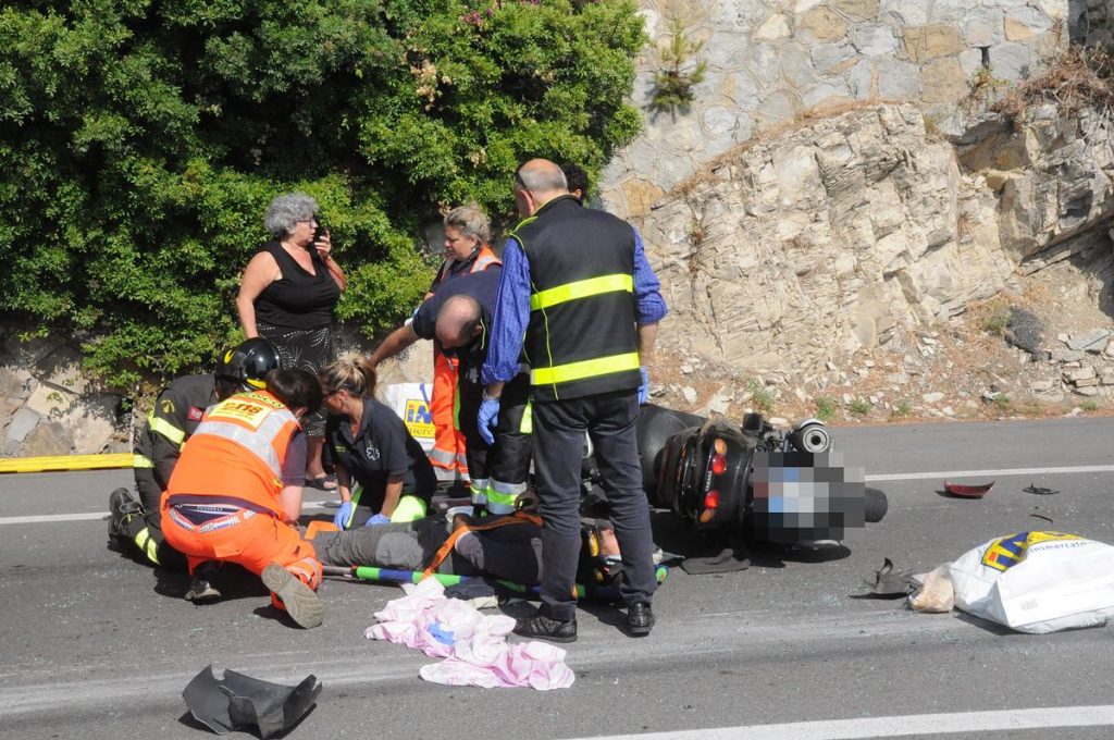 Aurelia auto cappottata incidente ospedaletti 27 settembre 2017_08