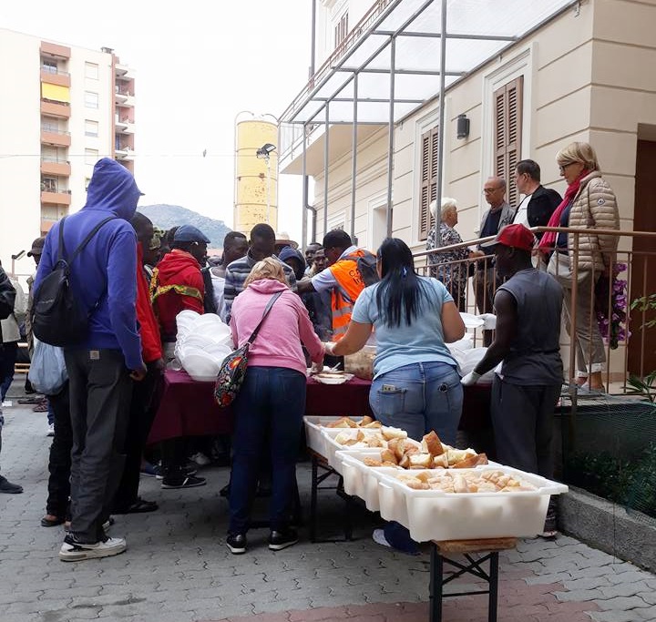 Caritas colazioni migranti Ventimiglia settembre 2017