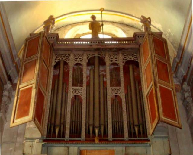 Don Esquivel lancia il “crowfunding” sul web per salvare l’organo della chiesa di Chiappa