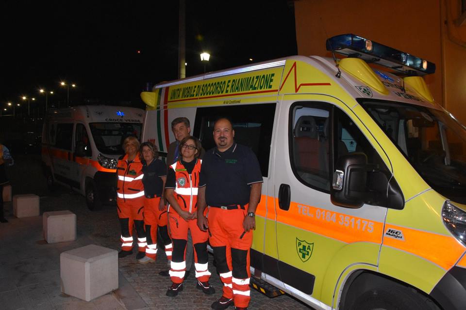 Fiaccolata ventimiglia Alta 23 settembre 2017 don Luca Salomone Suore dell'Orto (foto Maiolino)_19