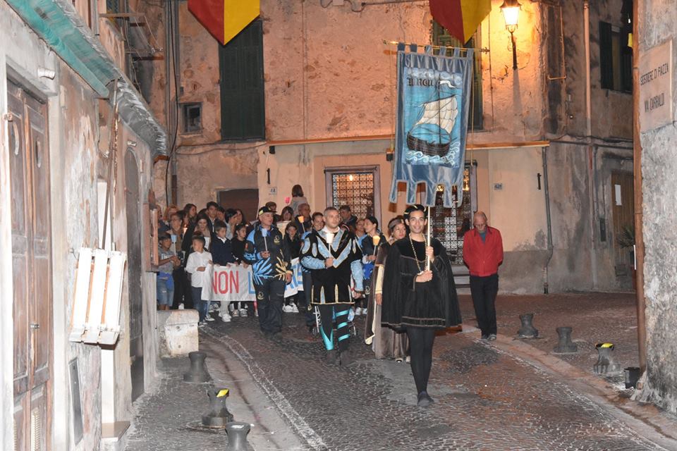 Fiaccolata ventimiglia Alta 23 settembre 2017 don Luca Salomone Suore dell'Orto (foto Maiolino)_23