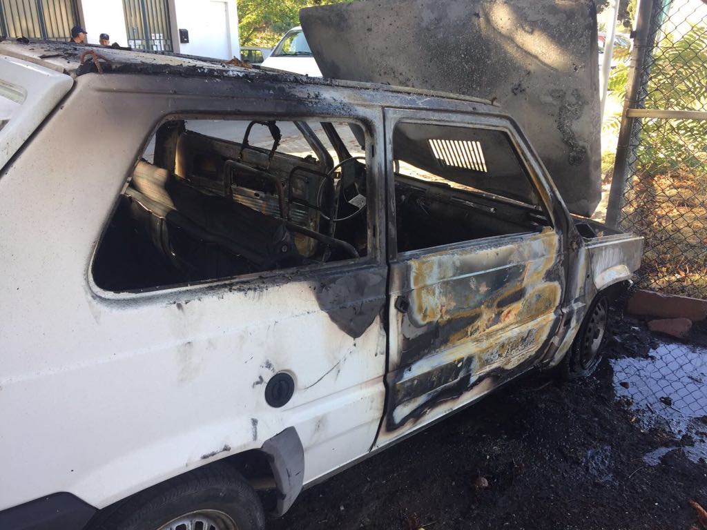 In fiamme auto di Rivieracqua. Il rogo questa mattina: illeso dipendente dell’azienda