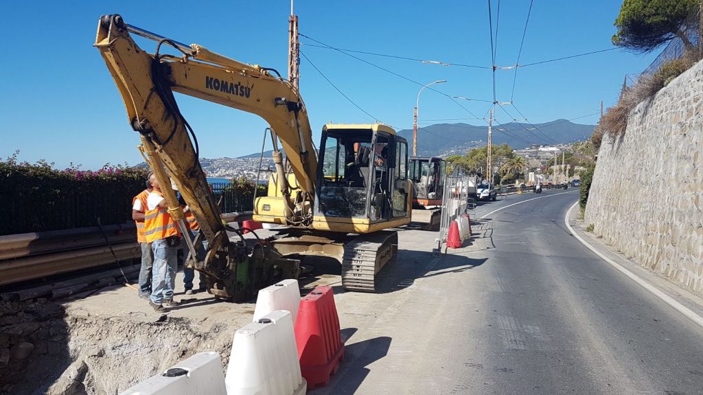 Aurelia chiusa al traffico per un’ora in zona Vesca