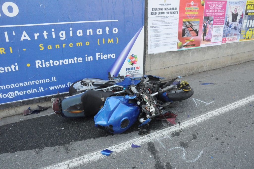 Incidente mortale 27 settembre 2017 Luca Cardone Arma di Taggia moto_02