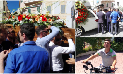 Il tragico schianto in moto di Ventimiglia: in 200 ai funerali di Luca Colangelo