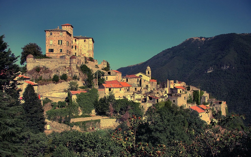 Alla scoperta dell’entroterra di Toirano e della “ghost town” Balestrino con Monesi Young