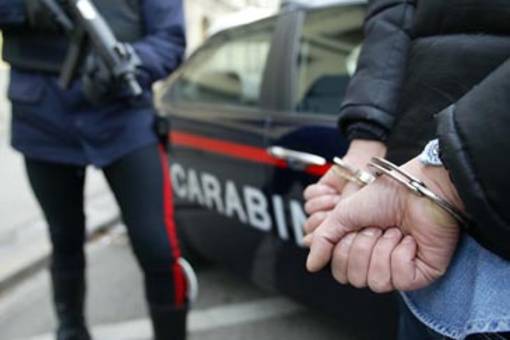 Tentata estorsione con carte di credito arrestato 45enne