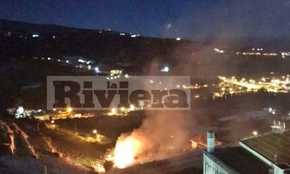 Brucia una serra a Poggio di Sanremo, vigili del fuoco sul posto /Foto
