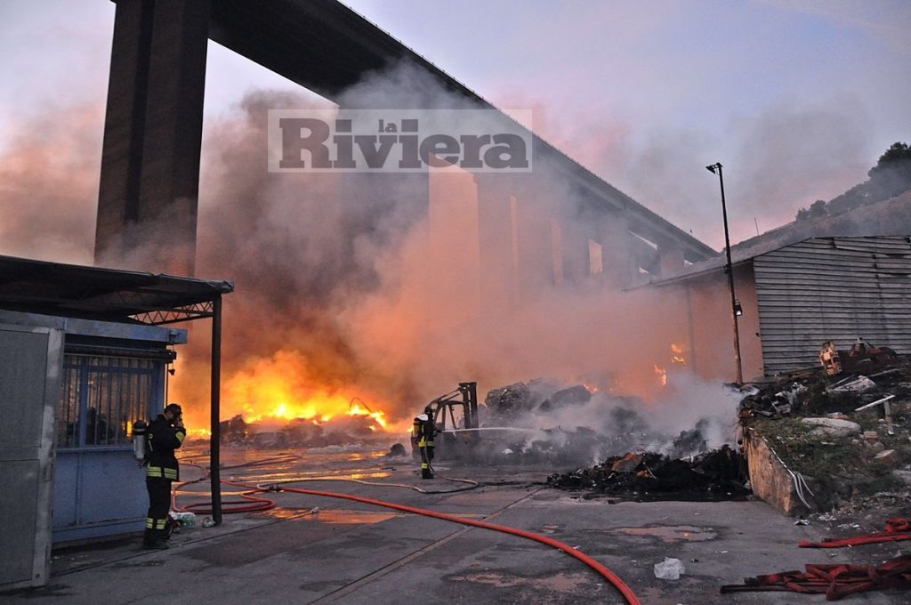 Incendio deposito Del Gratta Valle Armea 25 ottobre 2017