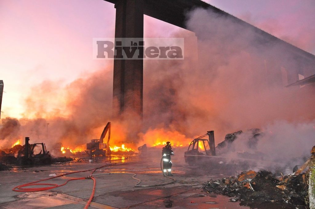 Incendio deposito Del Gratta Valle Armea 25 ottobre 2017_03