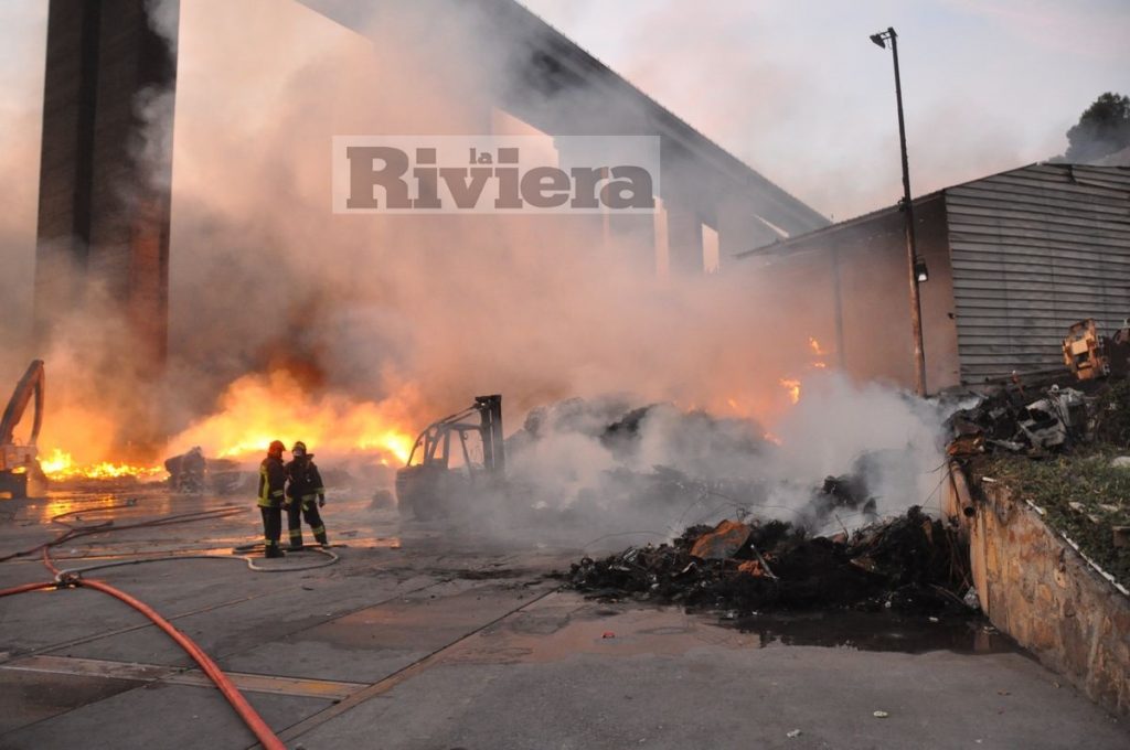 Incendio deposito Del Gratta Valle Armea 25 ottobre 2017_04